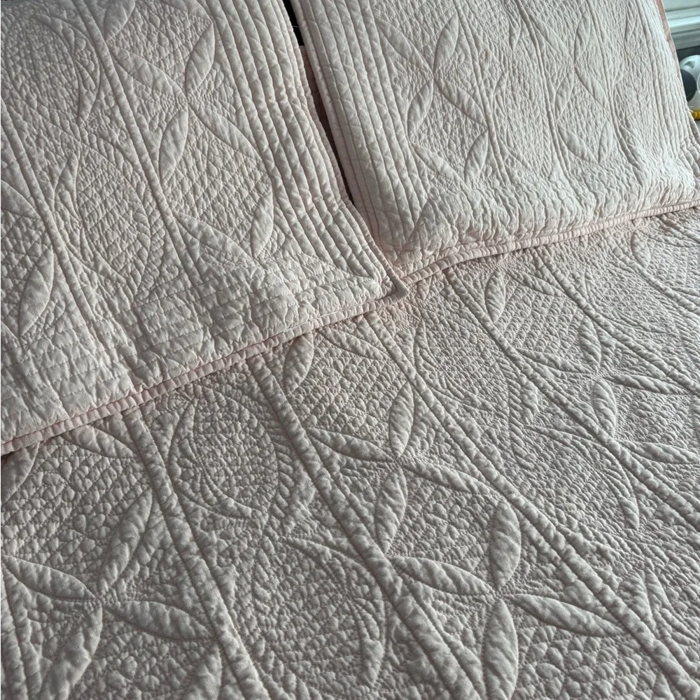 Pottery Barn Light Pink Queen Quilt With Matching Shams - Picture 7 of 10